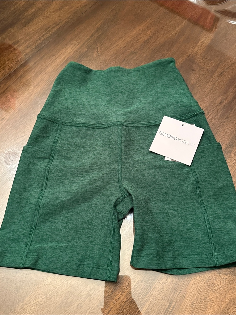 NWT Beyond Yoga Set XS Bra Top and Bike Shorts - Picture 4 of 5